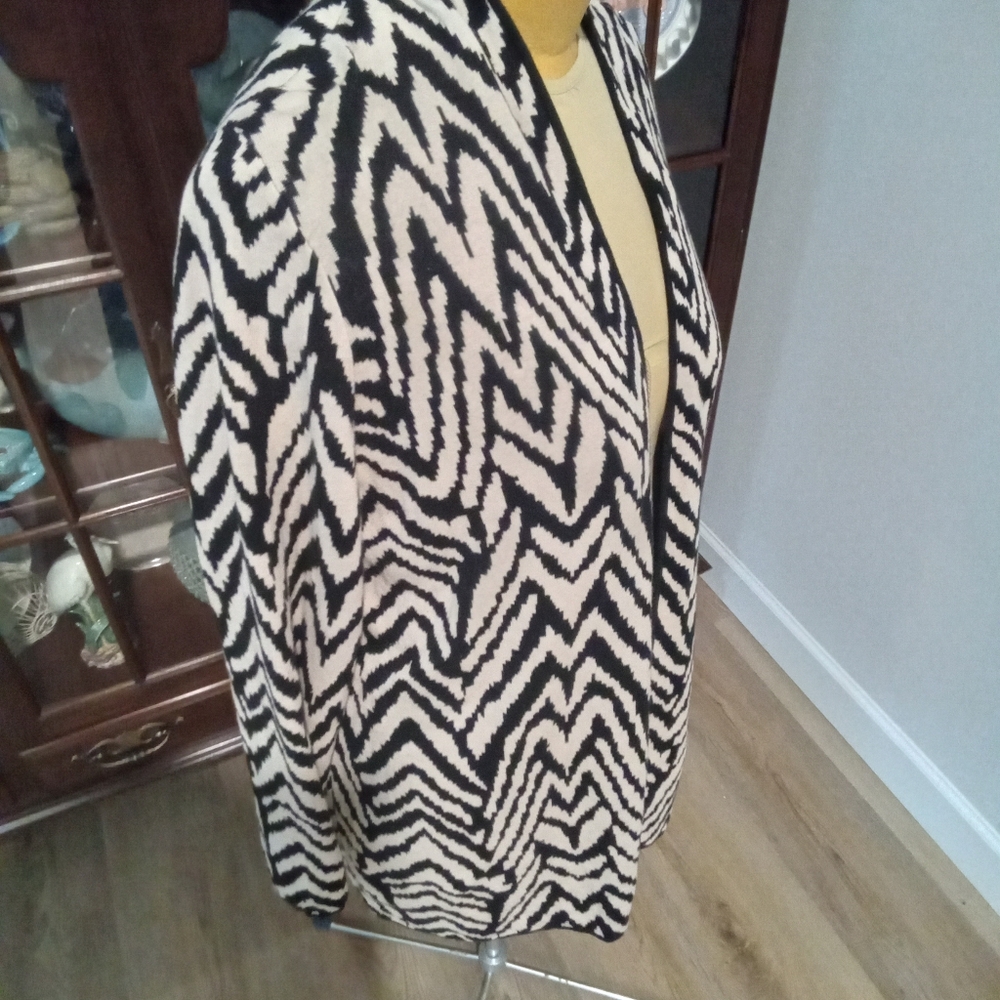 Jones Studio Seperates Plus Size 2X Black & White Chevron Cardigan - Picture 6 of 13